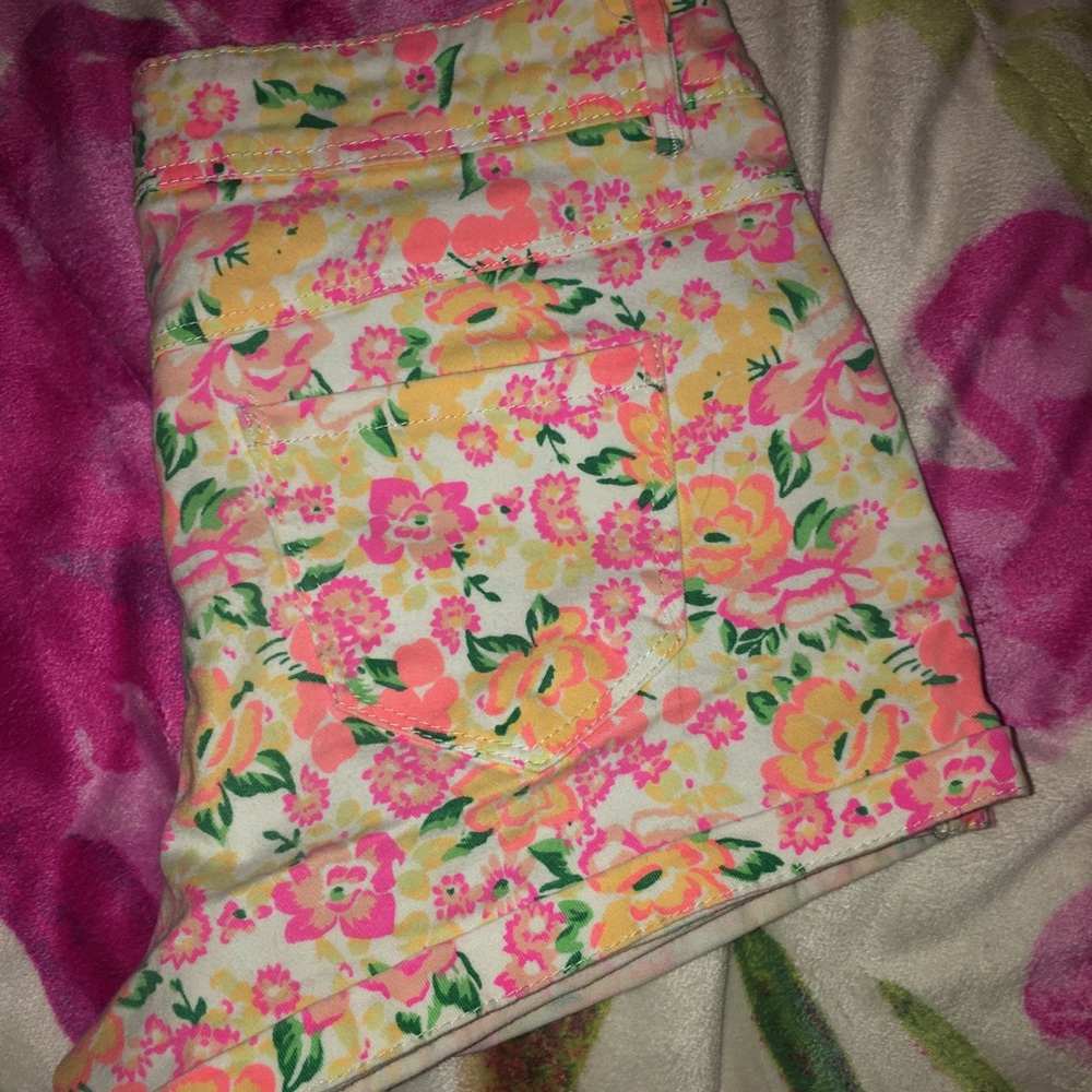 Women’s flowery shorts